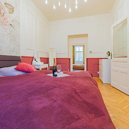 Colorful Wenceslas Square Apartment Praga Zewnętrze zdjęcie