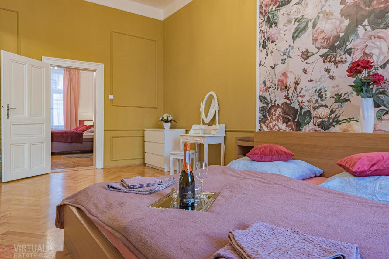Colorful Wenceslas Square Apartment Praga Zewnętrze zdjęcie
