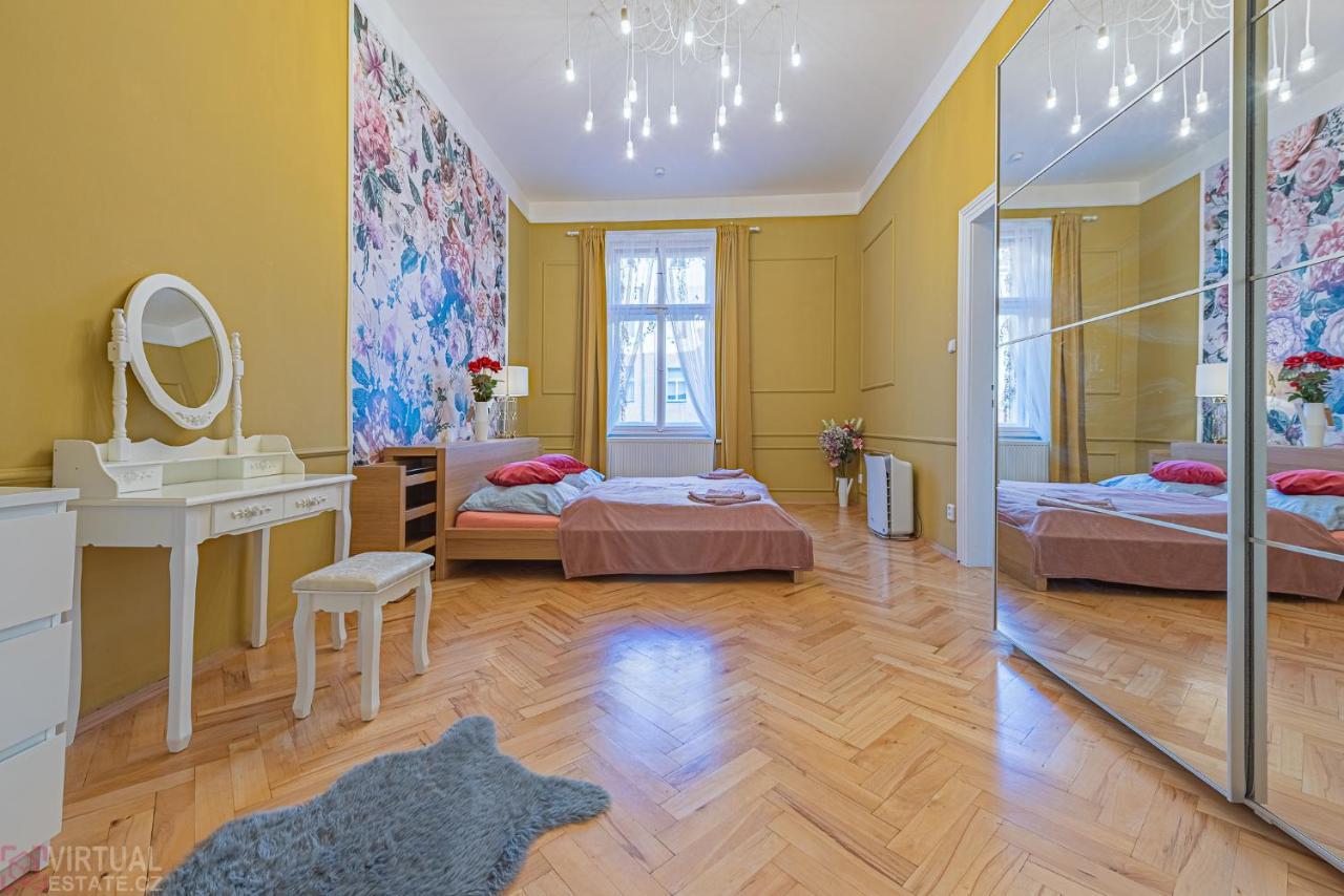 Colorful Wenceslas Square Apartment Praga Zewnętrze zdjęcie
